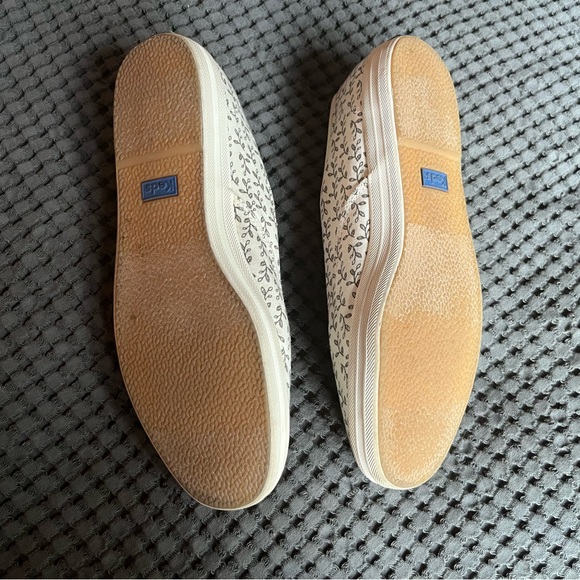Women’s Floral Canvas Keds Shoe - Picture 4 of 5